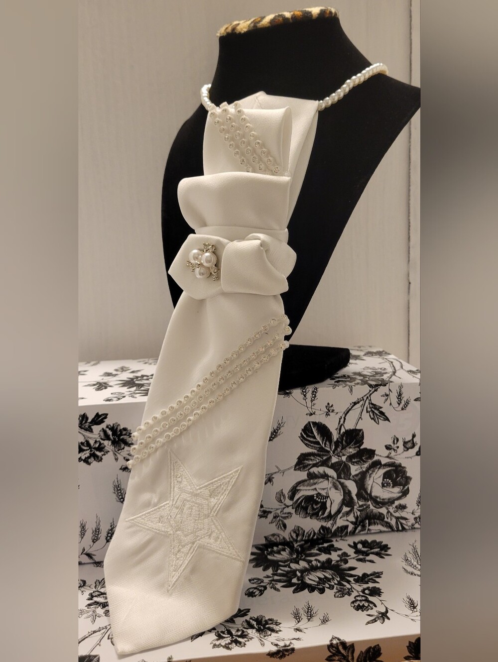 Elegant White Pearl-Trimmed Women's Tie with Floral Accent